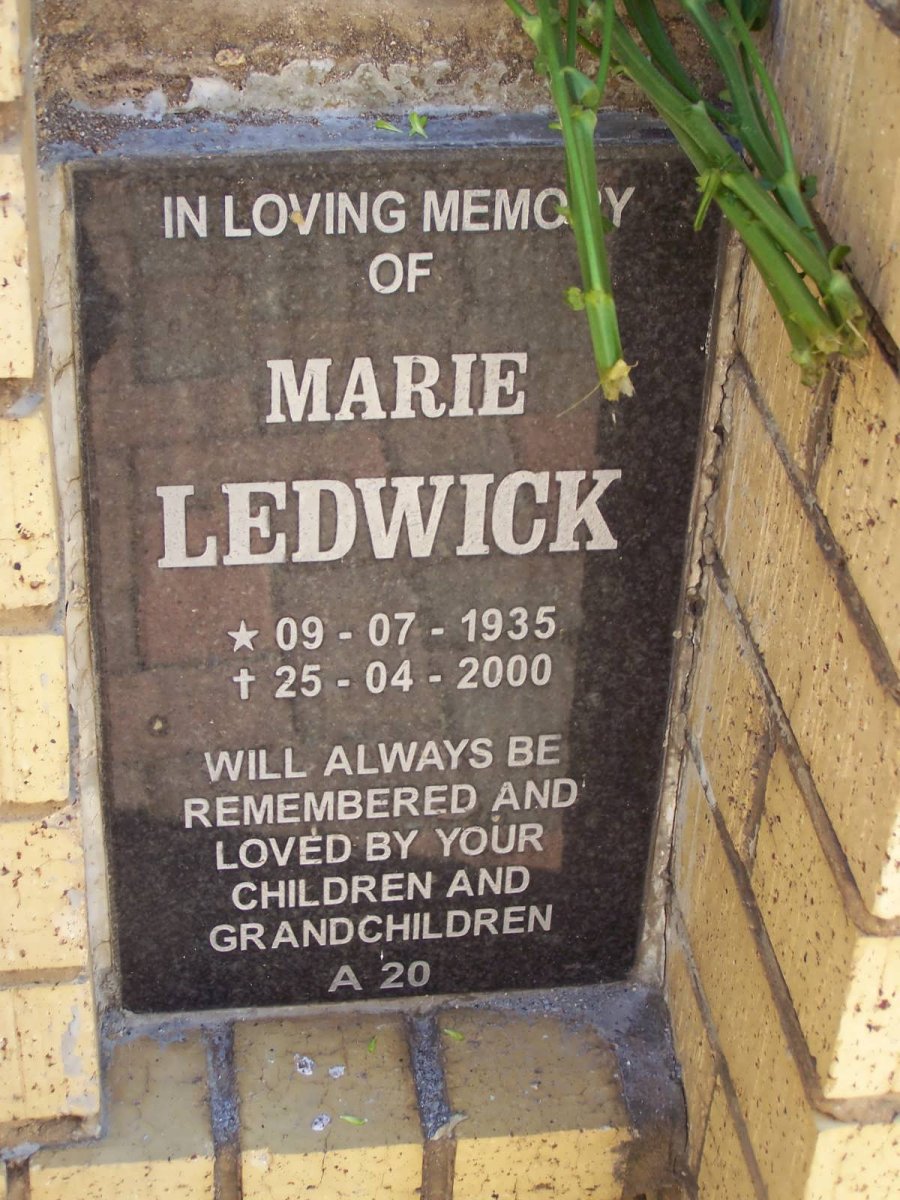LEDWICK Marie 1935-2000