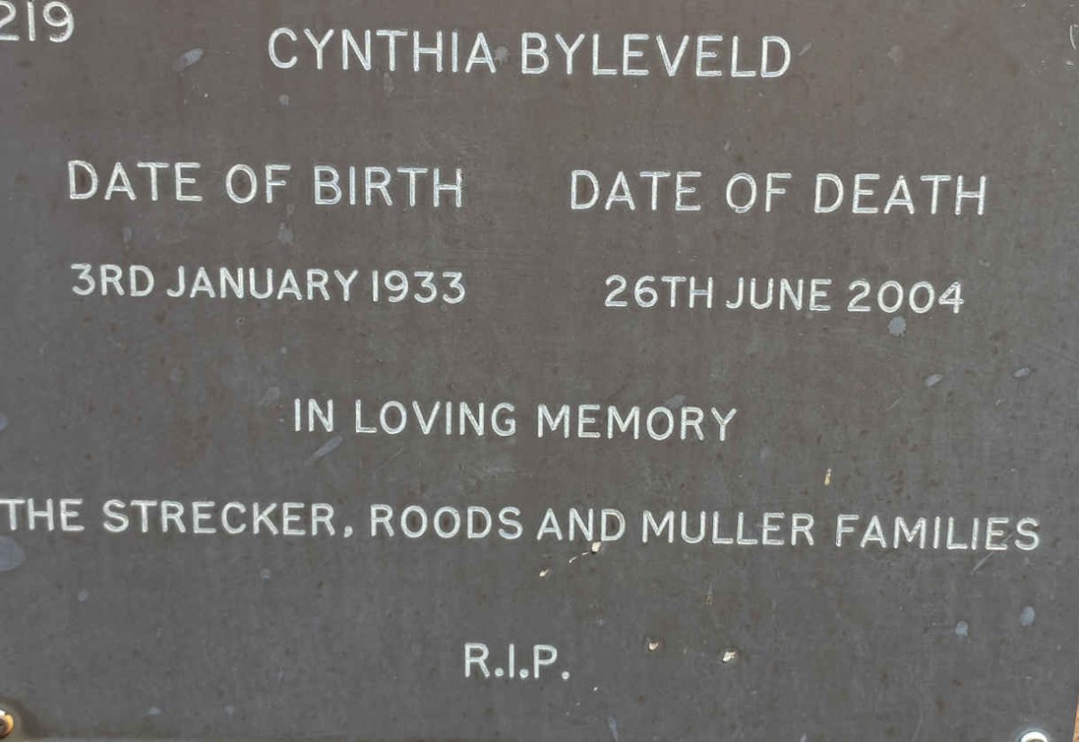 BYLEVELD Cynthia 1933-2004