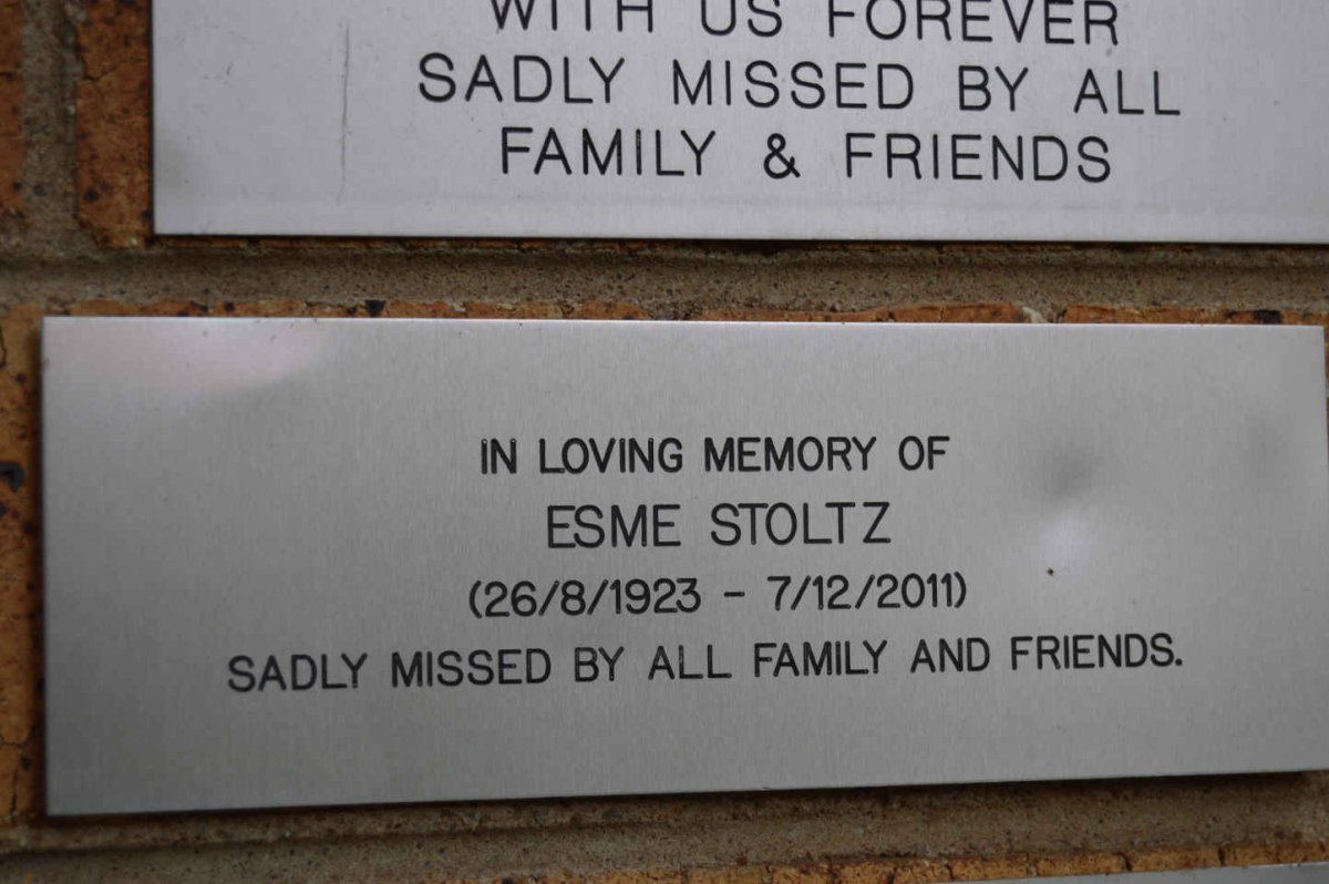 STOLTZ Esme 1923-2011