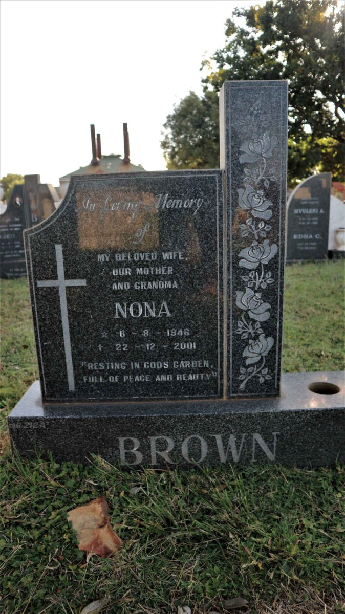 BROWN Nona 1946-2001