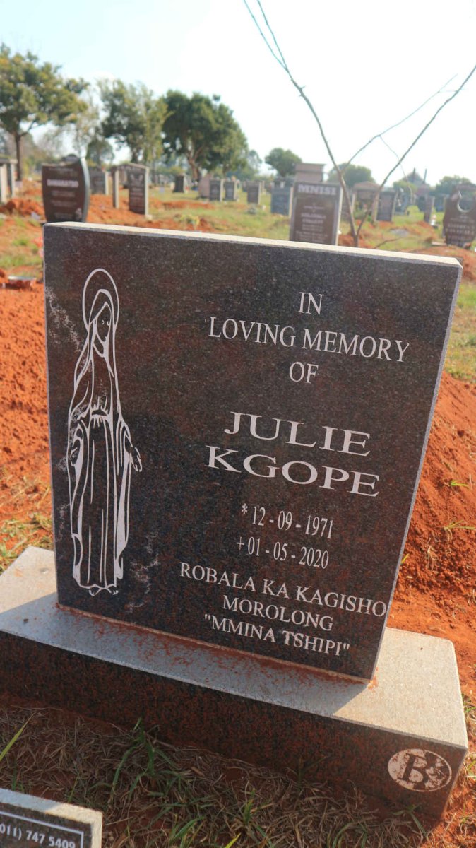 KGOPE Julie 1971-2020