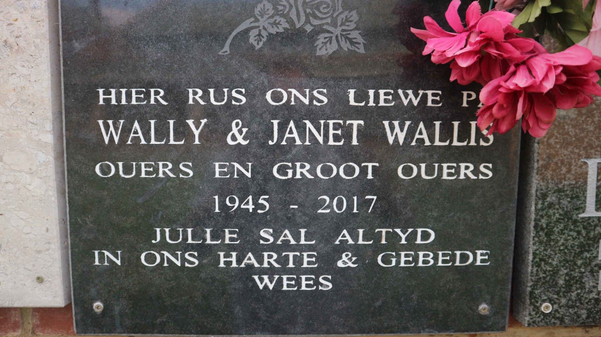 WALLIS Wally 1945-2017 &amp; Janet 1945-2017