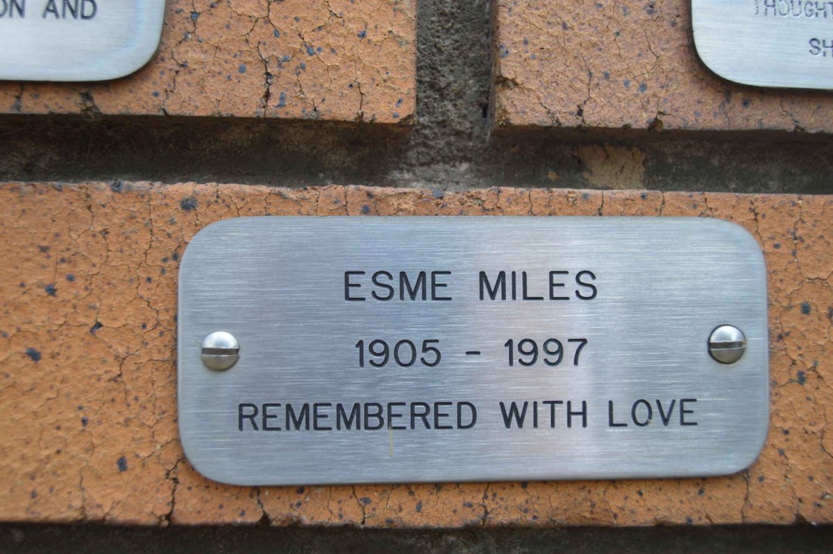 MILES Esme 1905-1997