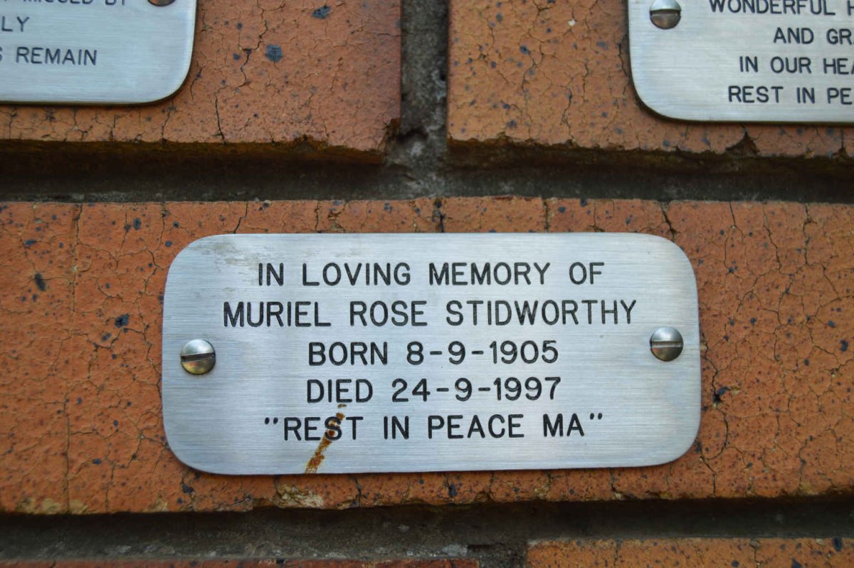 STIDWORTHY Muriel Rose 1905-1997