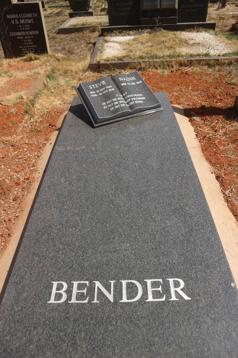 BENDER Stevie 1933-2019 & Naomi 1939- _1