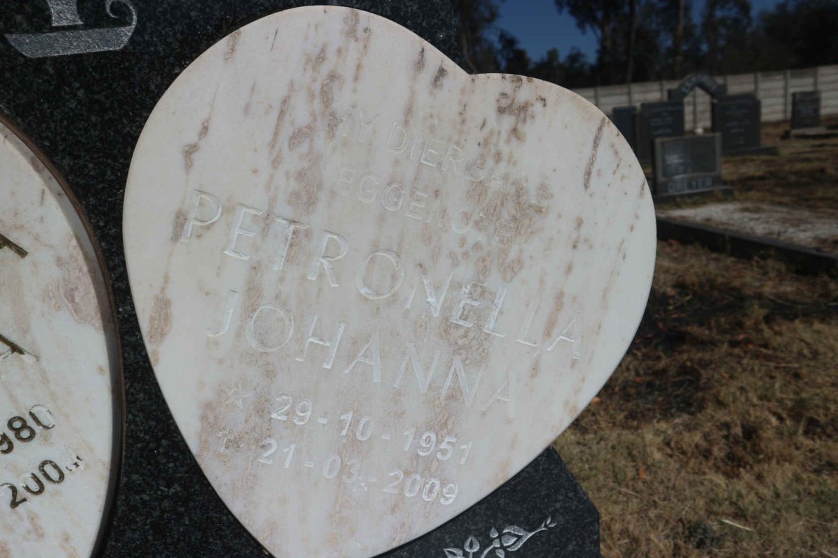 COETZEE Petronella Johanna 1951-2009 :: COETZEE Marinda Susara 1980-2000