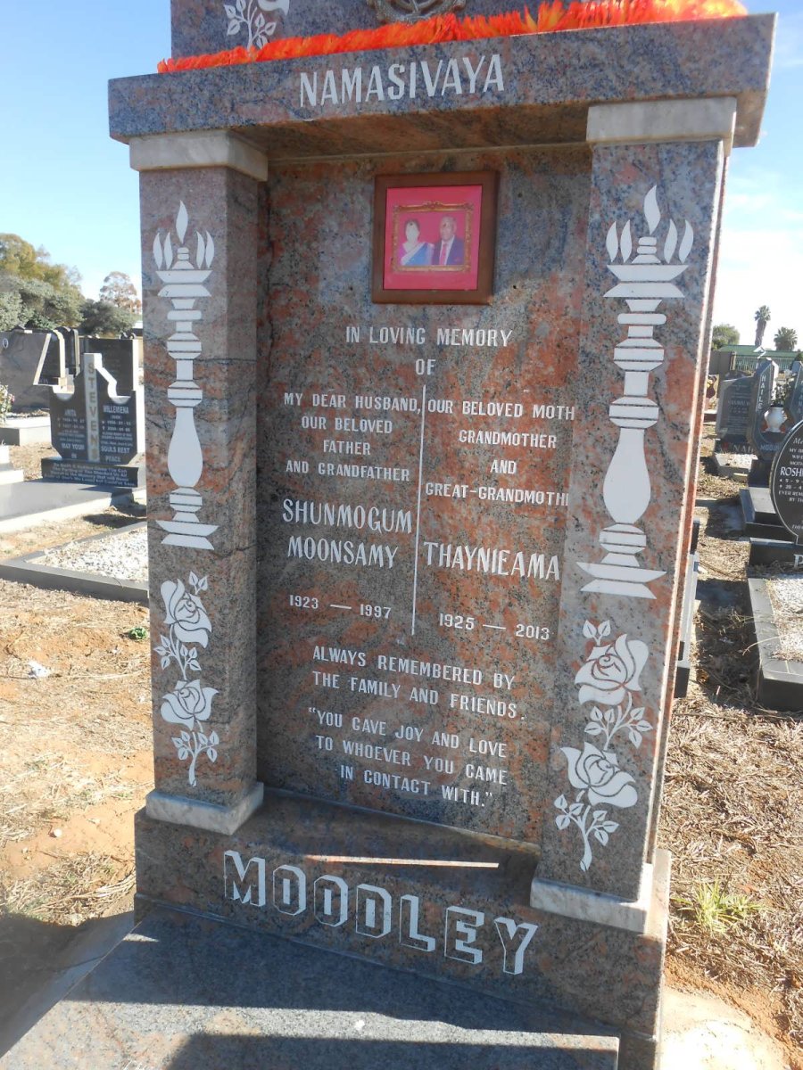 MOODLEY Shunmogum Moonsamy &amp; Thaynieamal 1925-2013