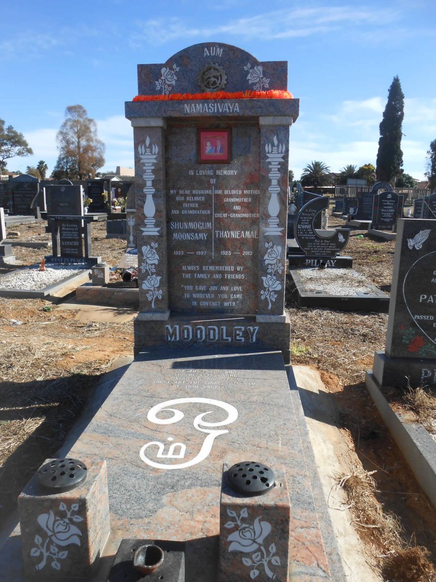 MOODLEY Shunmogum Moonsamy &amp; Thaynieamal 1925-2013