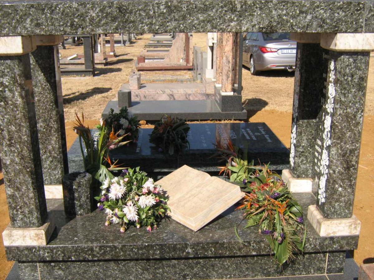 MORARE Hleziphi Ruth 1935-1995