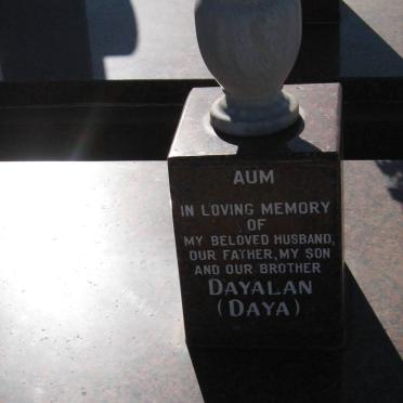 PILLAY S. Sidney 1922-1992 &amp; Jagathambal 1926-2003 :: PILLAY Dayalan -1987