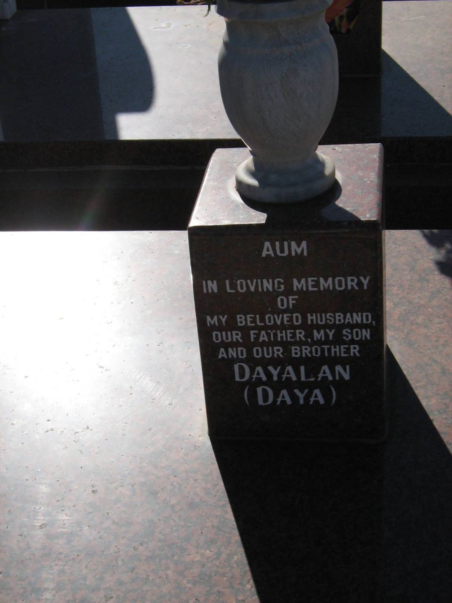 PILLAY S. Sidney 1922-1992 &amp; Jagathambal 1926-2003 :: PILLAY Dayalan -1987