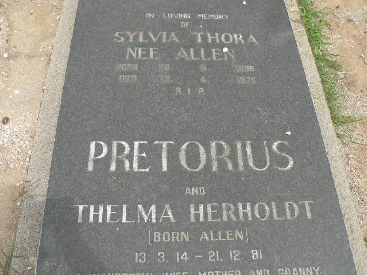 PRETORIUS Sylvia Thora nee ALLEN 1908-1975 :: HERHOLDT Thelma nee ALLEN 1914-1981