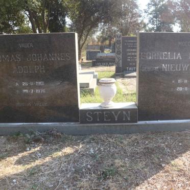 STEYN Thomas Johannes Adolph 1901-1976 & Cornelia Christina NIEUWENHUIZEN 1910-1961