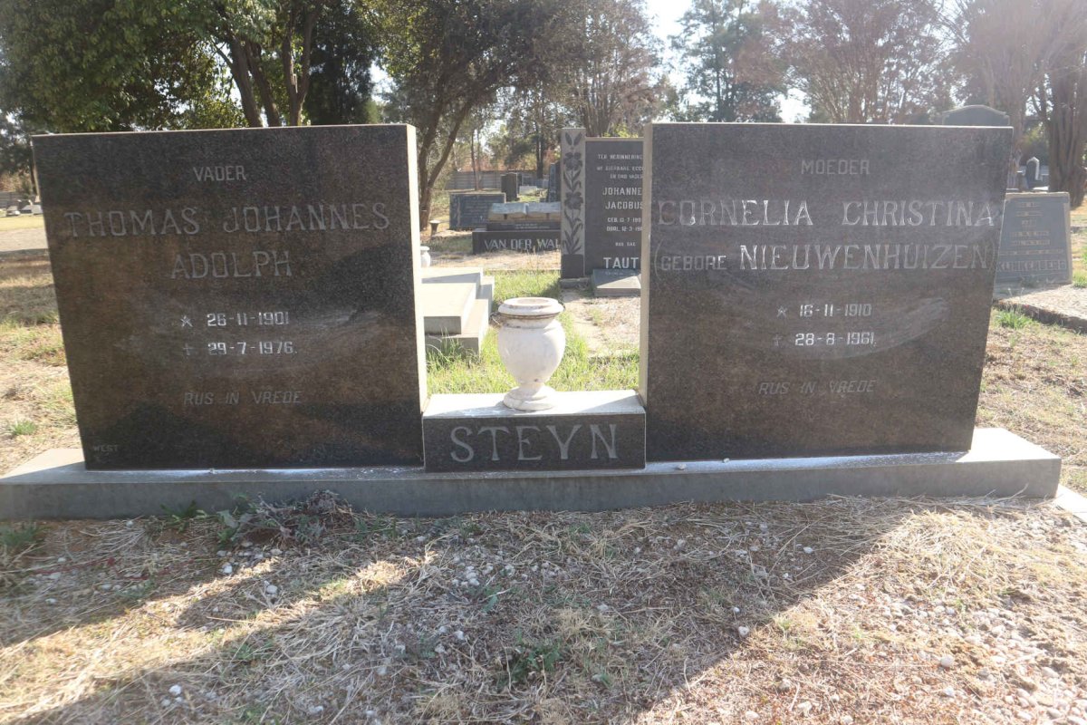 STEYN Thomas Johannes Adolph 1901-1976 & Cornelia Christina NIEUWENHUIZEN 1910-1961