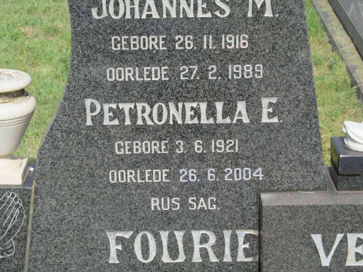 VENTER Johannes M. 1916-1989 &amp; Petronella E. FOURIE 1921-2004 :: VENTER Petronella Elizabeth 1954-1977