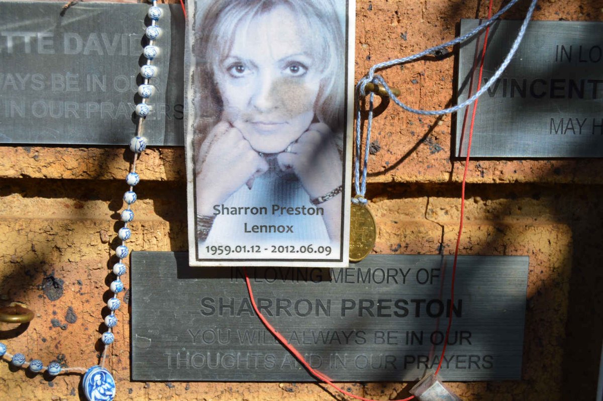 PRESTON Sharon nee LENNOX 1959-2009