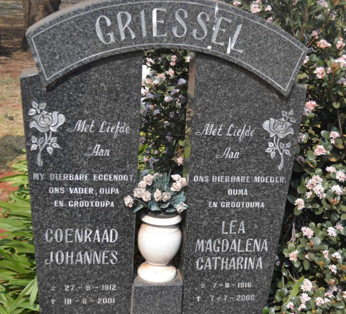 GRIESSEL Coenraad Johannes 1912-2001 &amp; Lea Magdalena Catharina 1916-2006