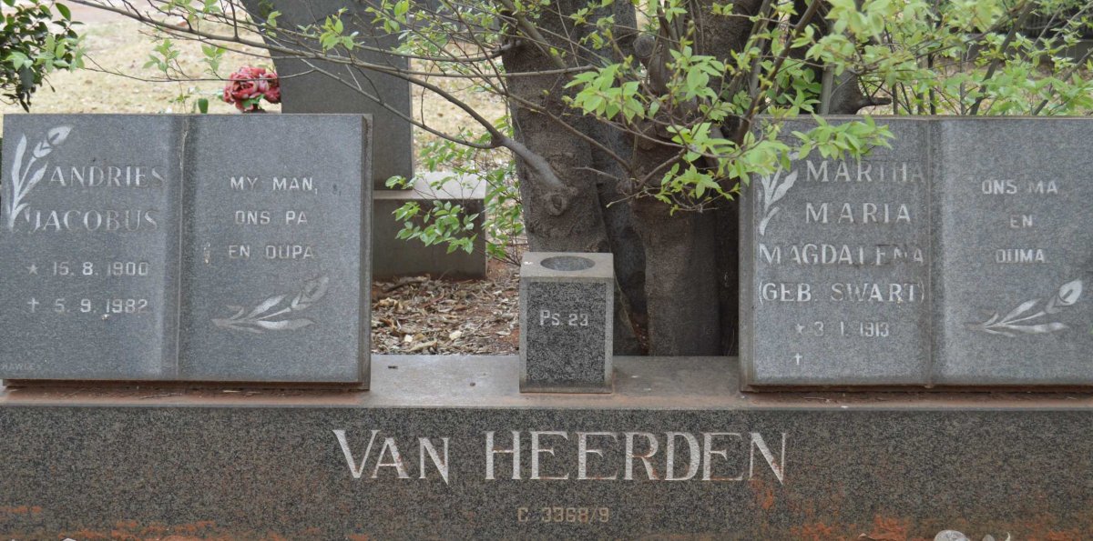 HEERDEN Andries Jacobus, van 1900-1982 &amp; Martha Maria Magdalena SWART 1913-