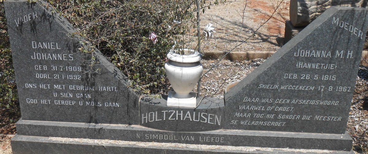 HOLTZHAUSEN Daniel Johannes 1909-1992 &amp; Johanna M.H. 1915-1967