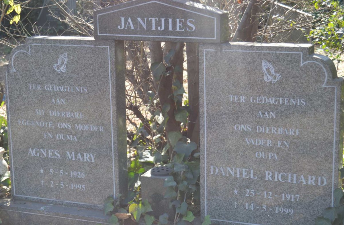 JANTJIES Daniel Richard 1917-1999 &amp; Agnes Mary 1926-1995