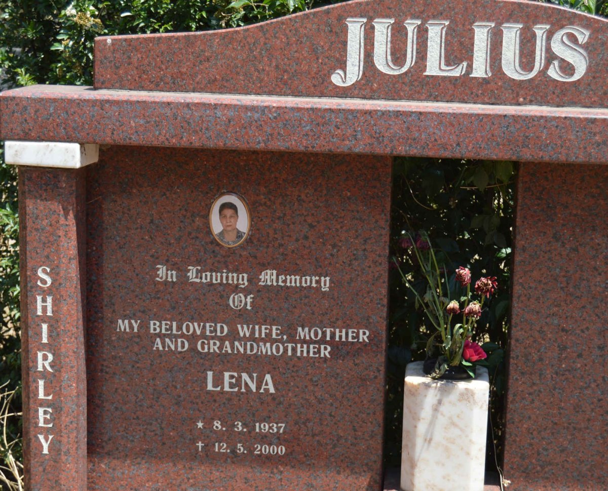 JULIUS Lena 1937-2000