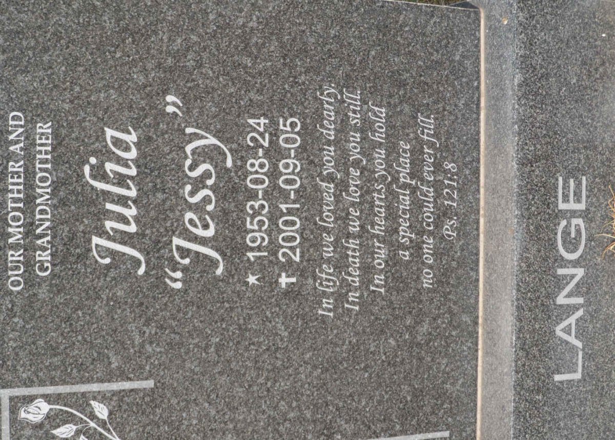 LANGE Julia 1953-2001