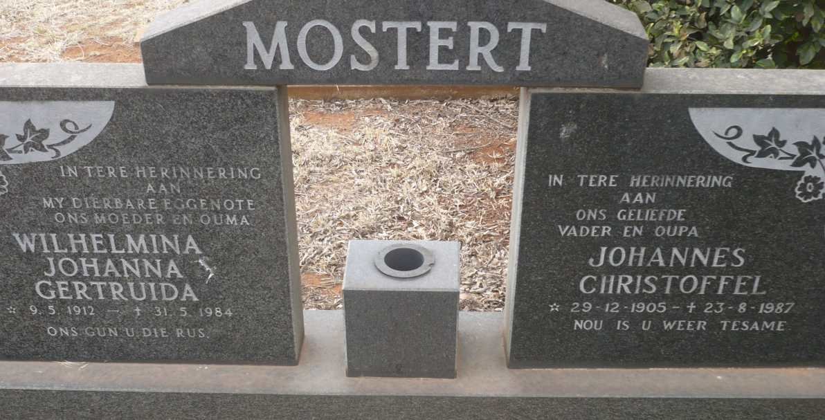 MOSTERT Johannes Christoffel 1905-1987 &amp; Wilhelmina Johanna Gertruida 1912-1984