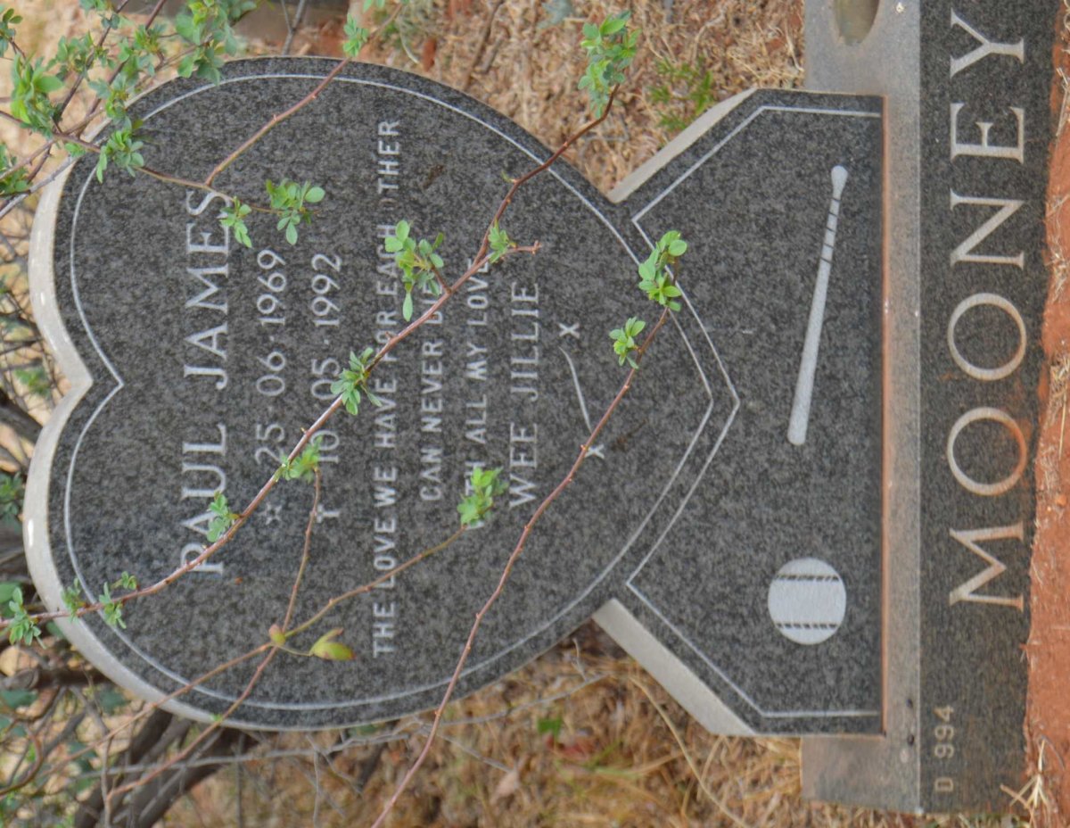 MOONEY Paul James 1969-1992
