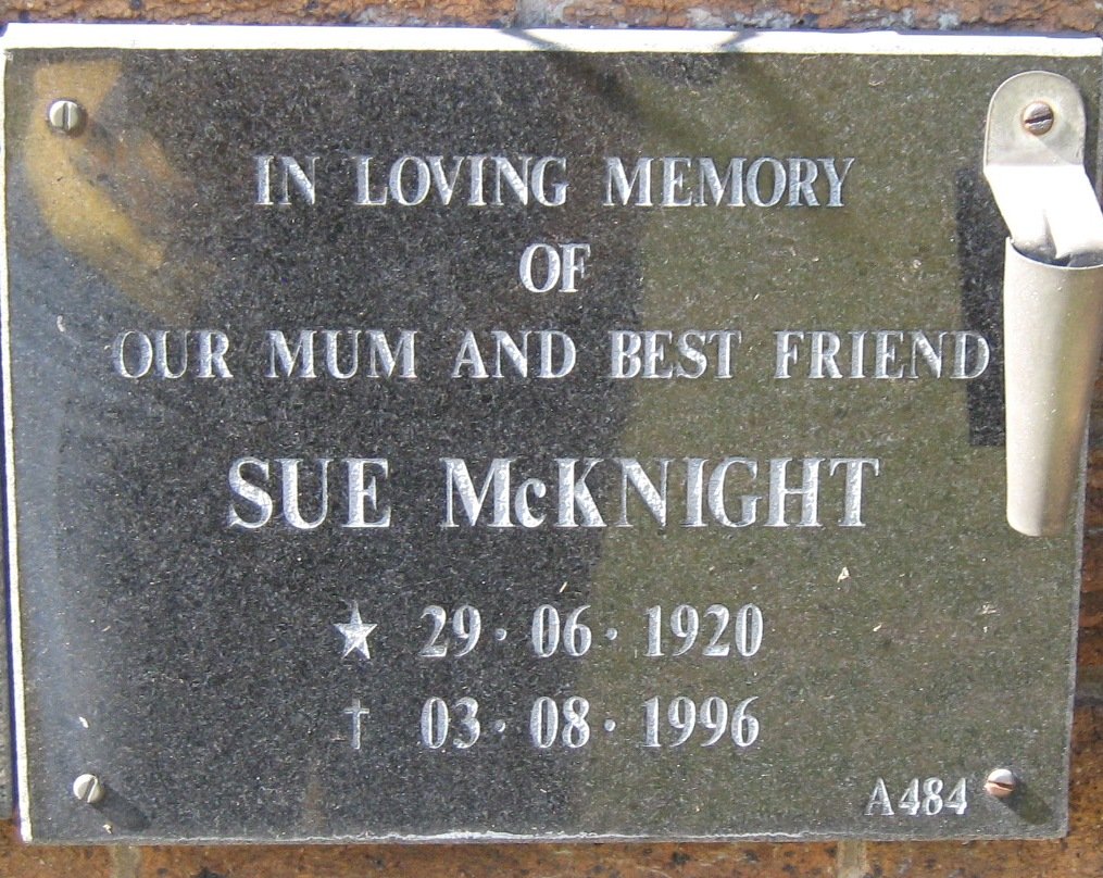 McKNIGHT Sue 1920-1996