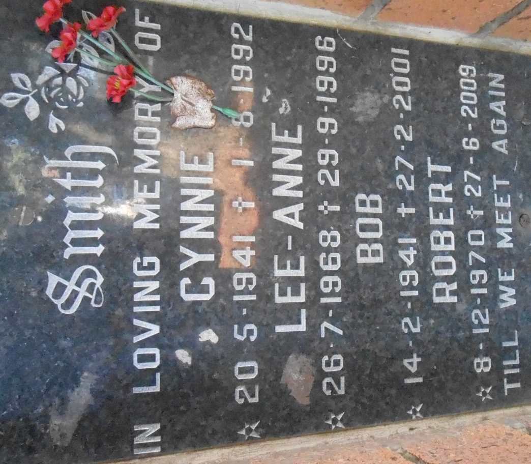 SMITH Bob 1941-2001 :: SMITH Cynnie 1941-1992 :: SMITH Lee-Anne 1968-1996 :: SMITH Robert 1970-2009
