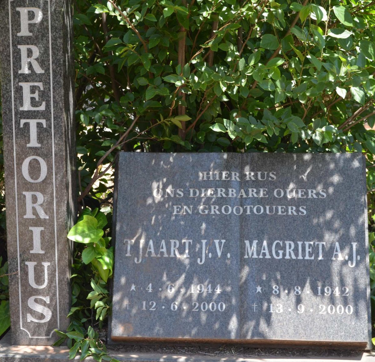 PRETORIUS Tjaart J.V. 1944-2000 &amp; Magriet A.J. 1942-2000