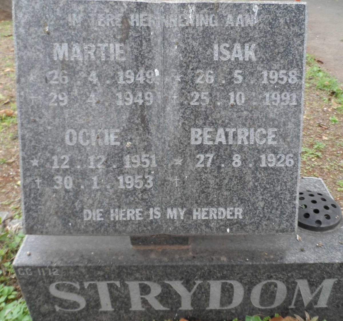 STRYDOM Beatrice 1926- :: STRYDOM Martie 1949-1949 :: STRYDOM Isak 1958-1991 :: STRYDOM Ockie 1951-1953