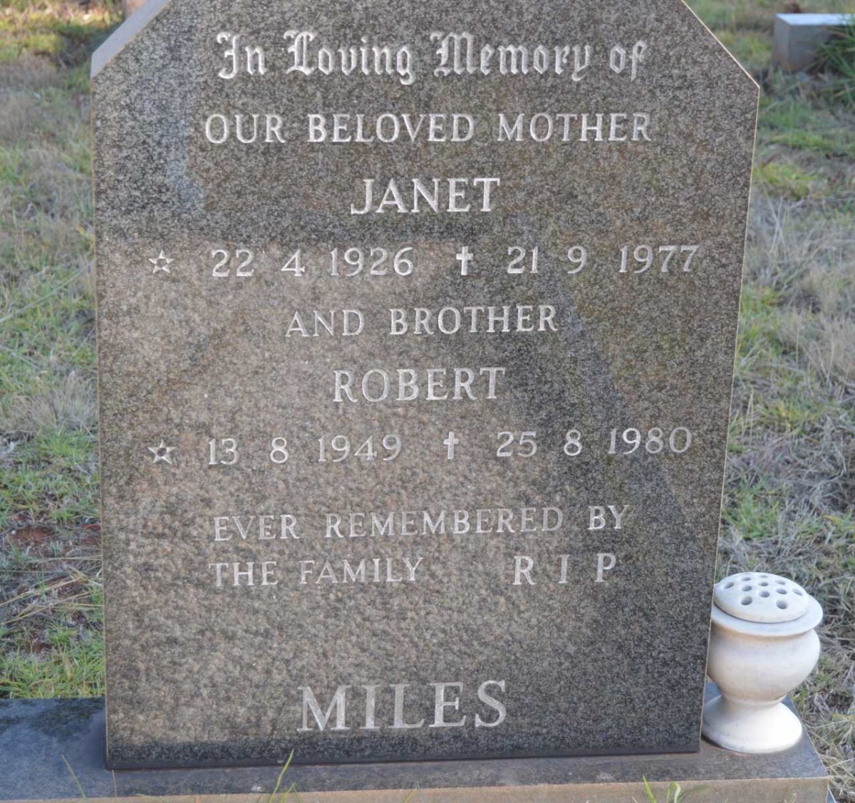 MILES Janet 1926-1977 :: MILES Robert 1949-1980
