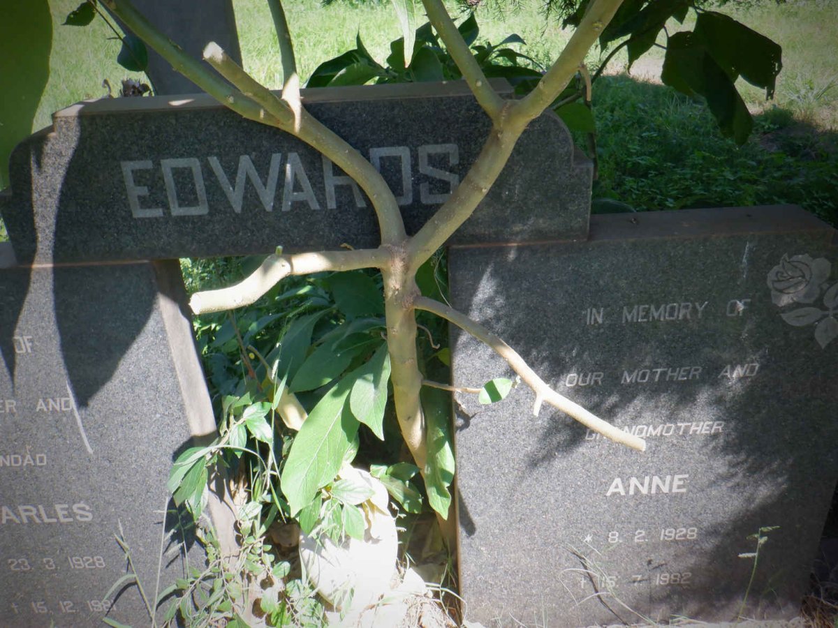 EDWARDS Charles 1928-1981 &amp; Anne 1928-1982