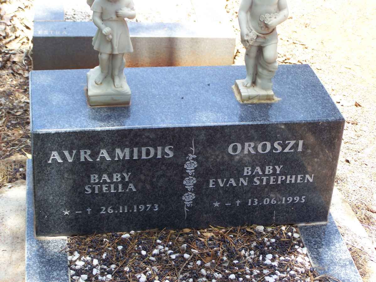 AVRAMIDIS Stella 1973 :: OROSZI Evan Stephen 1995