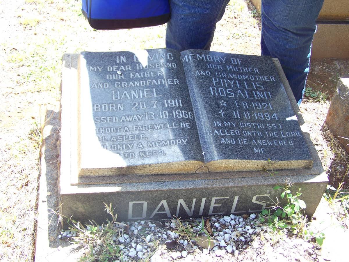 DANIELS Daniel 1911-1966 &amp; Phyllis Rosalind 1921-1994