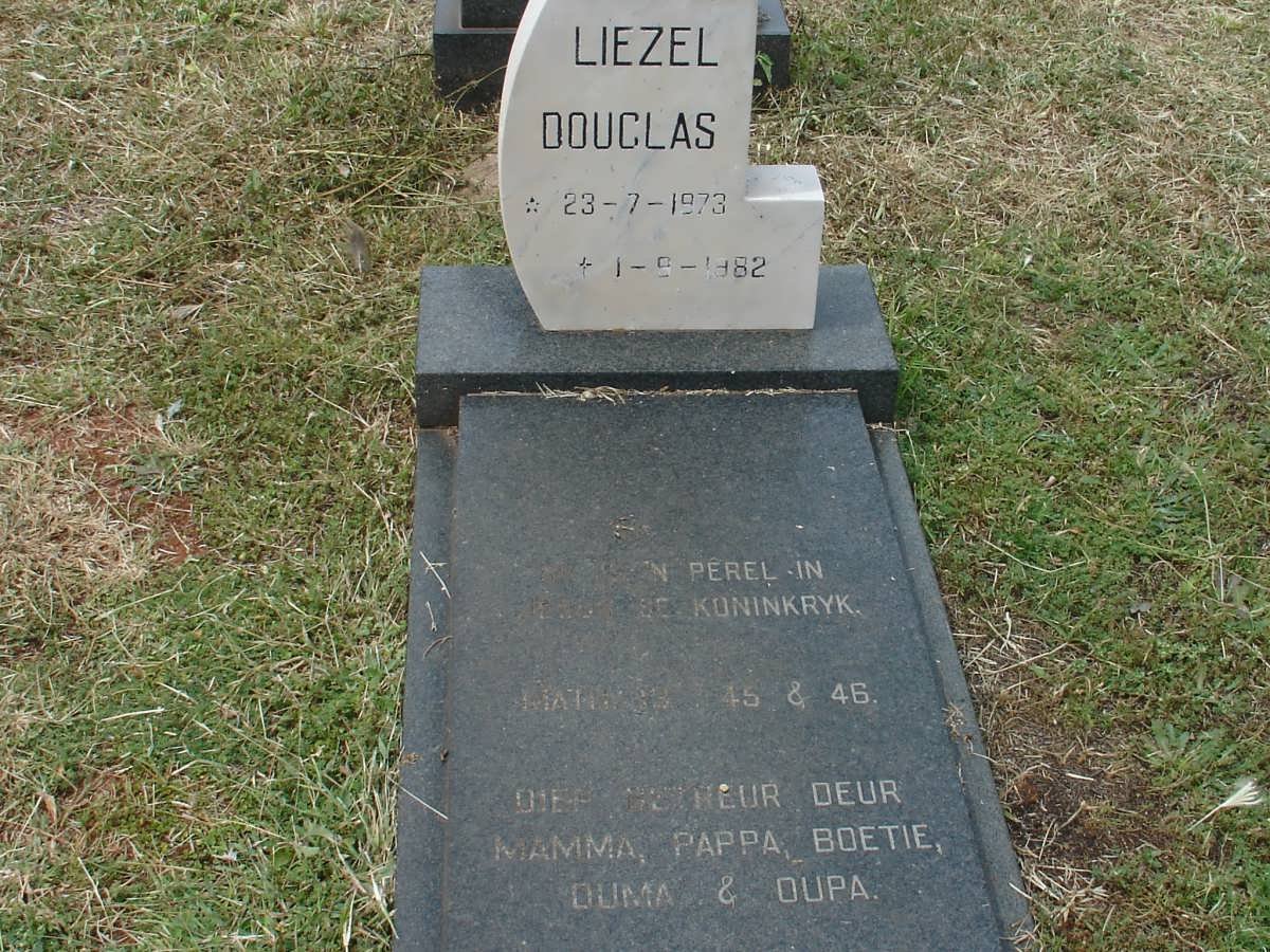 DOUGLAS Liezel 1973-1982