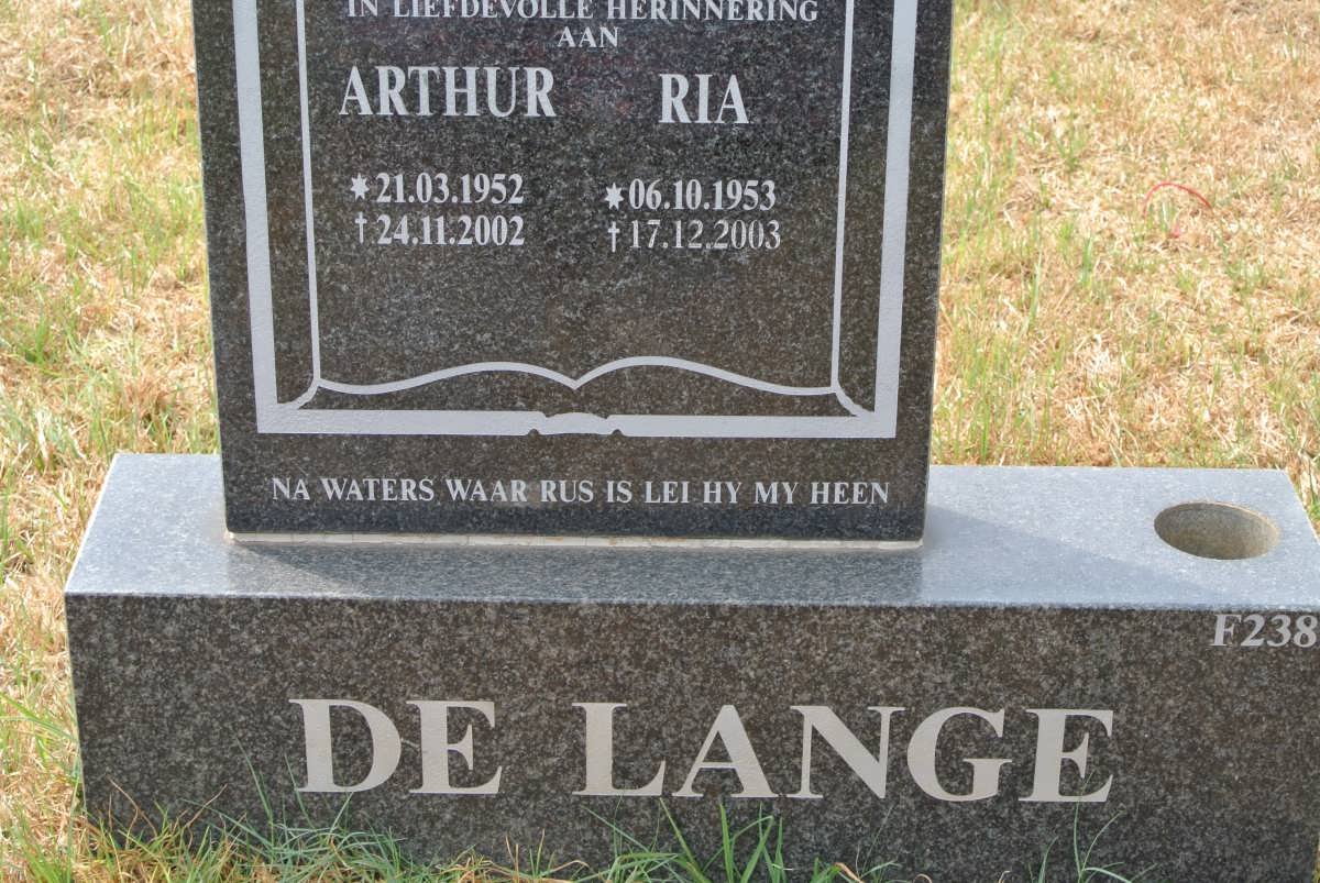 LANGE Arthur, de 1952-2002 &amp; Ria 1953-2003