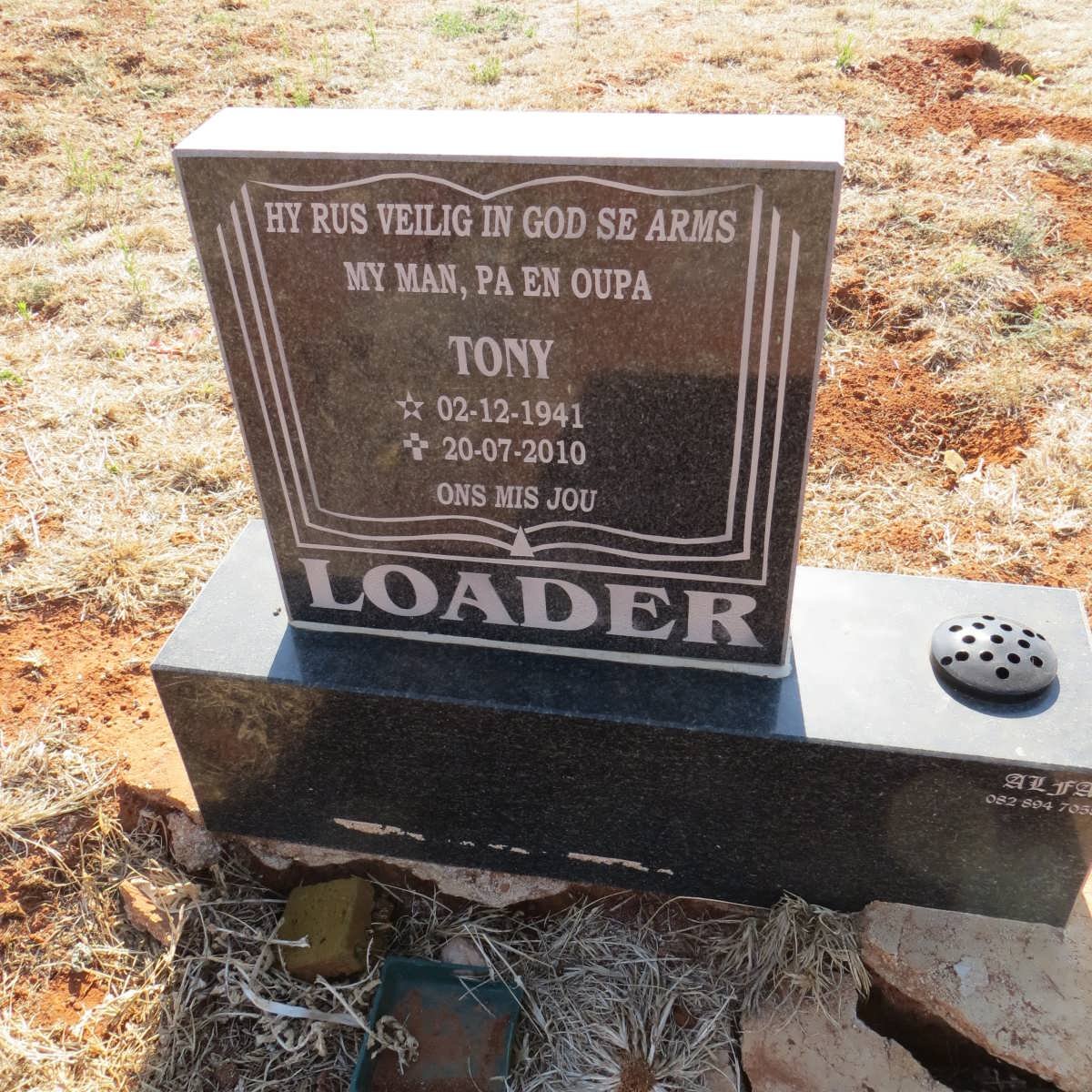 LOADER Tony 1941-2010