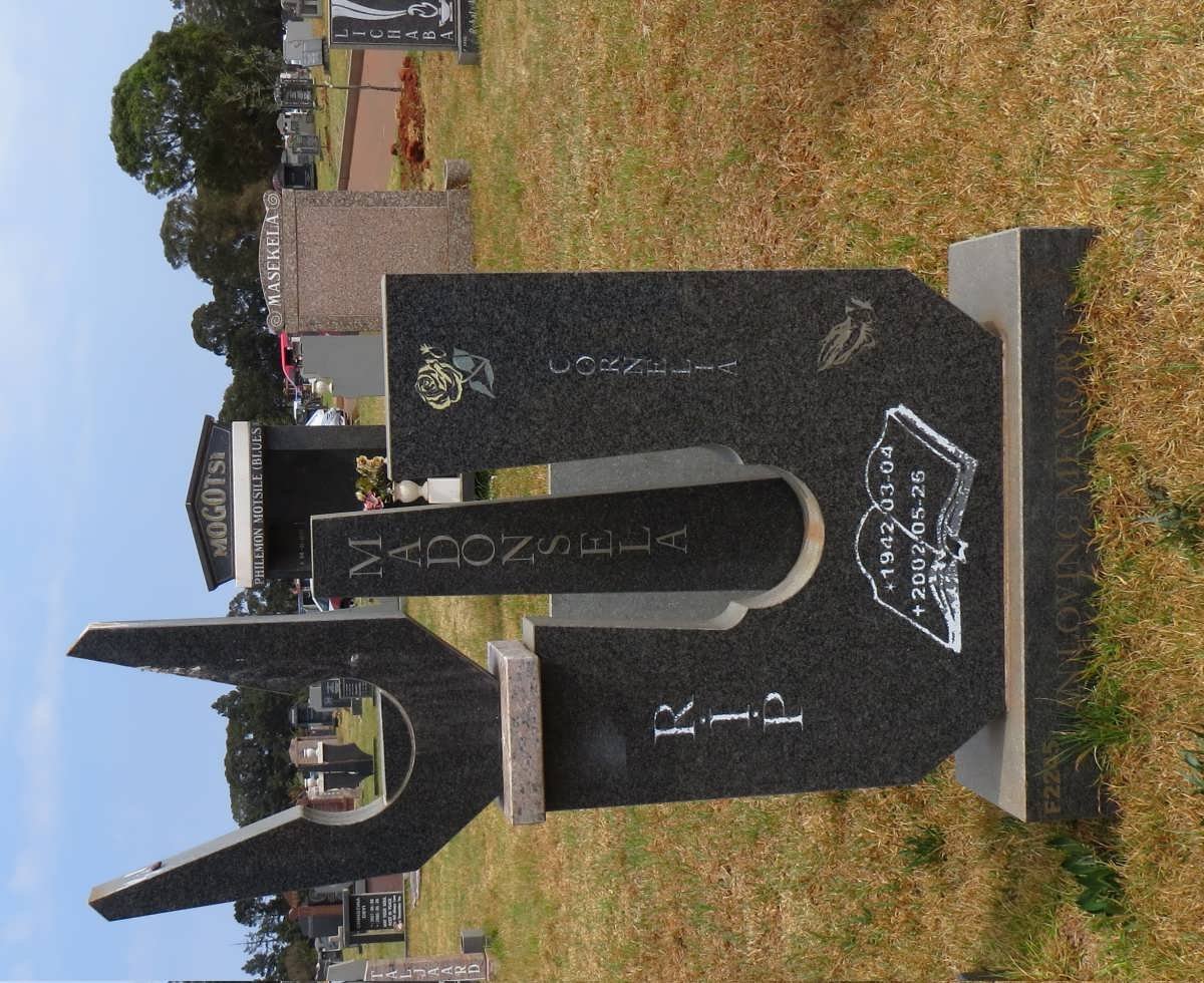 MADONSELA Cornelia 1942-2002