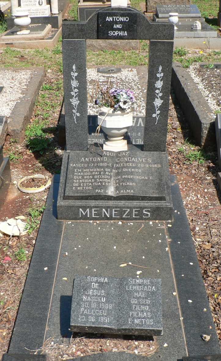 MENEZES Antonio Concalves 1910-1969 &amp; Sophia de Jesus Nasceu 1908-1991