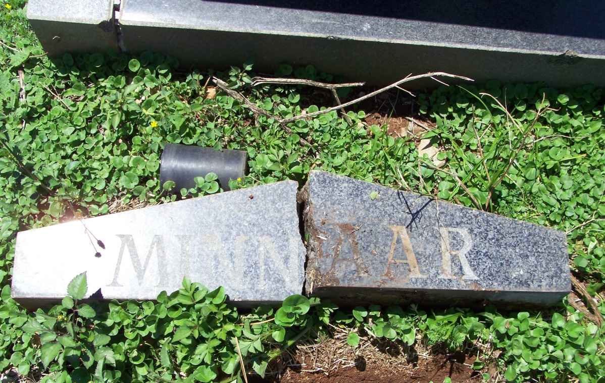 MINNAAR Doreen 1927-1989