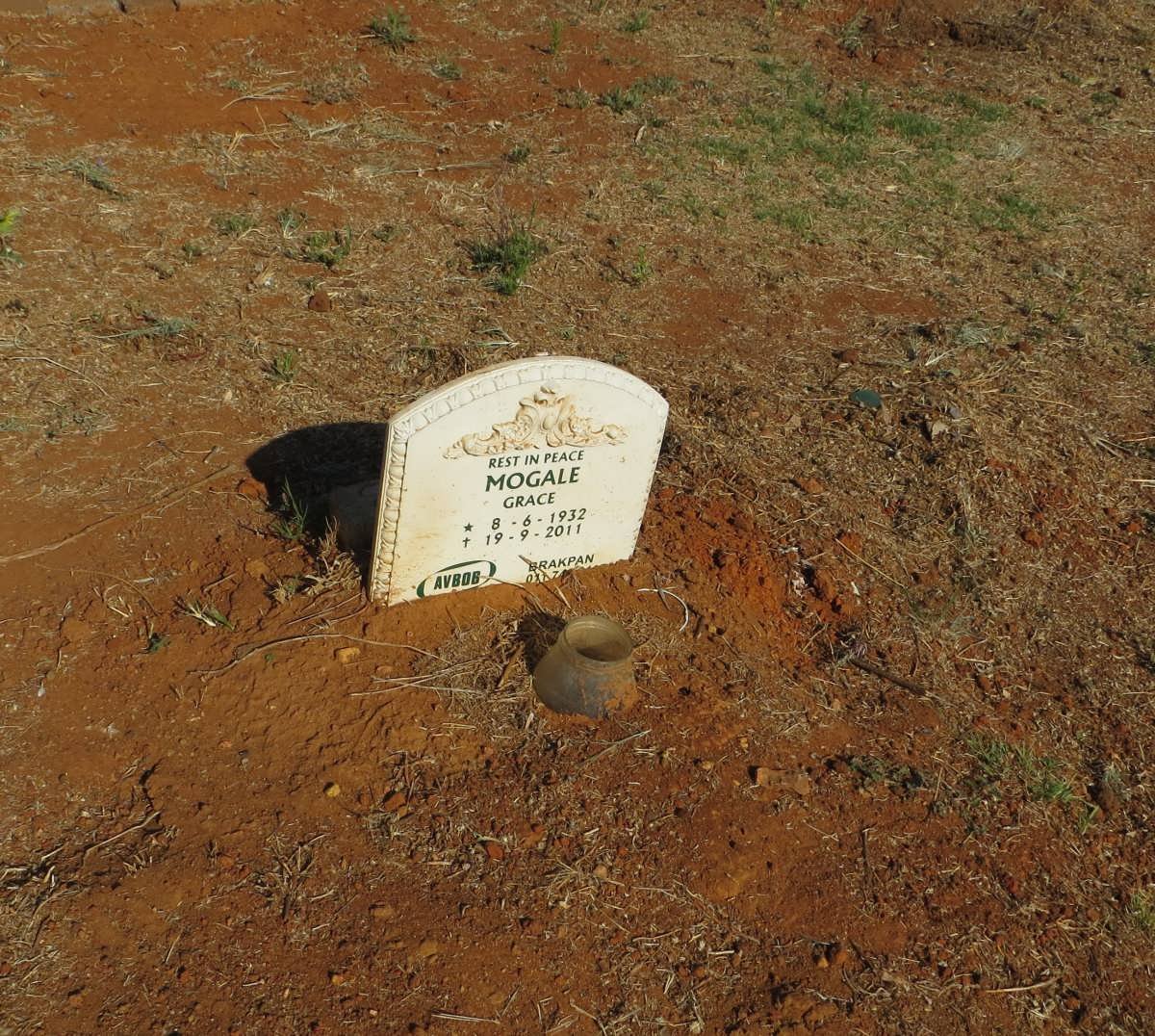 MOGALE Grace 1932-2011