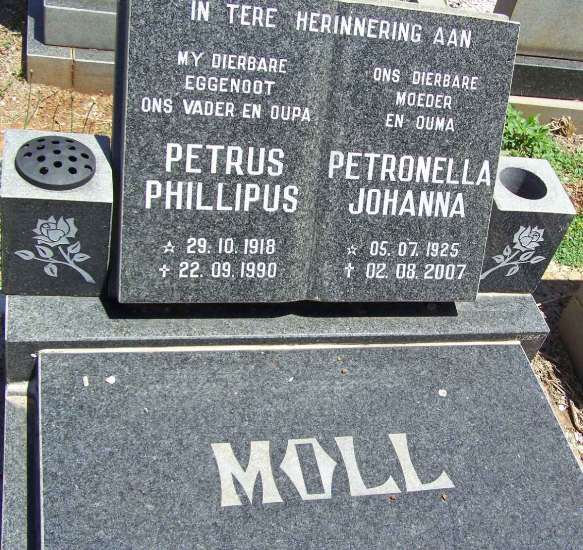 MOLL Petrus Phillipus 1918-1990 &amp; Petronella Johanna 1925-2007