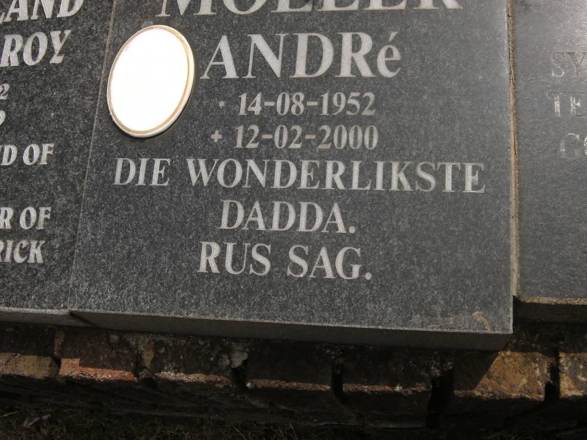 MOLLER André 1952-2000