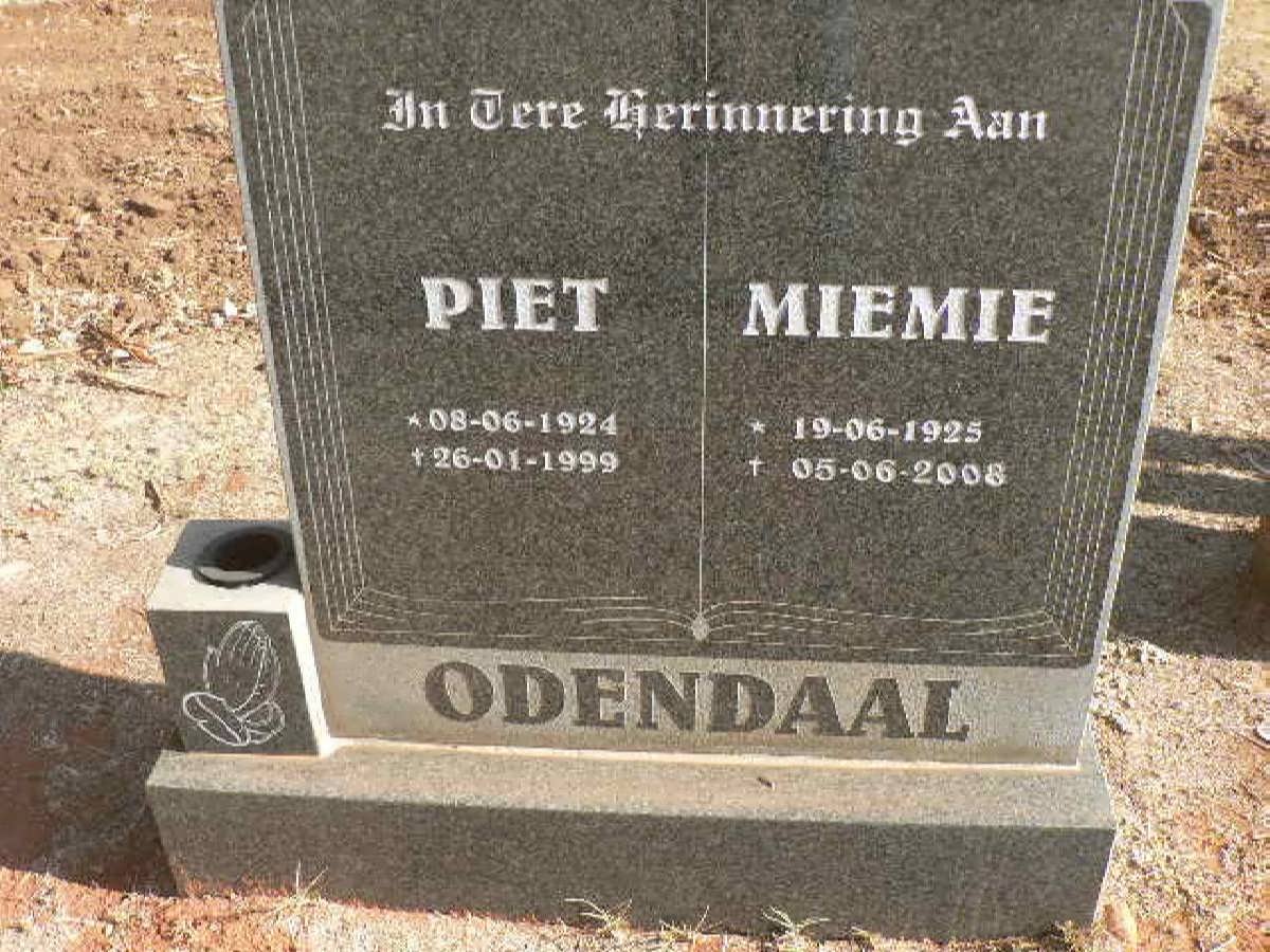ODENDAAL Piet 1924-1999 &amp; Miemie 1925-2008