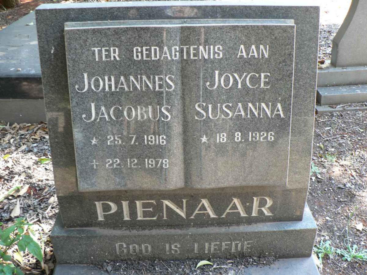 PIENAAR Johannes Jacobus 1916-1978 &amp; Joyce Susanna 1926-