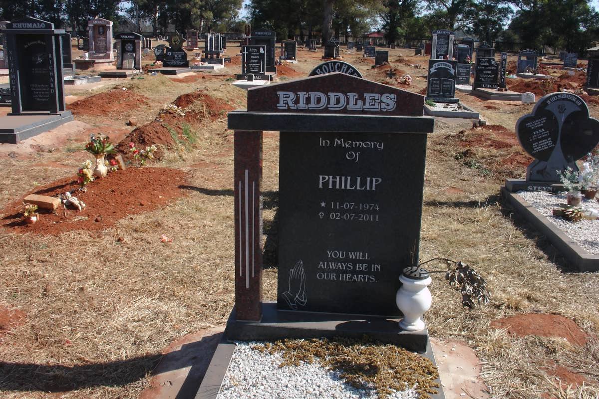 RIDDLES Phillip 1974-2011