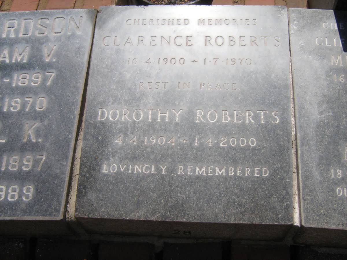 ROBERTS Clarence 1900-1970 &amp; Dorothy 1904-2000