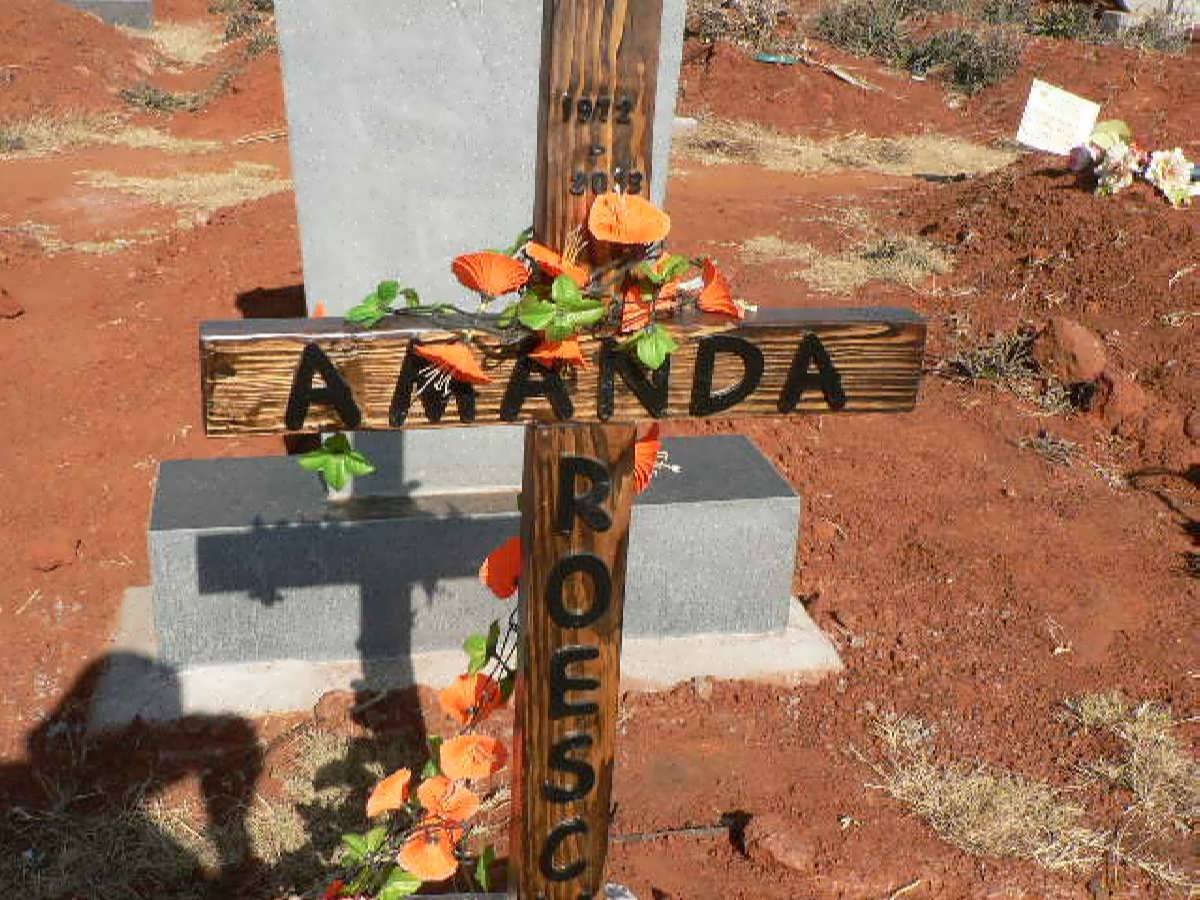 ROESCH Amanda 1972-2012